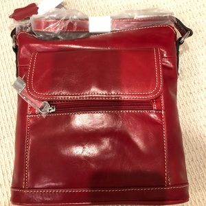 BRAND NEW VIBRANT RED PURSE! PERFECT SIZE